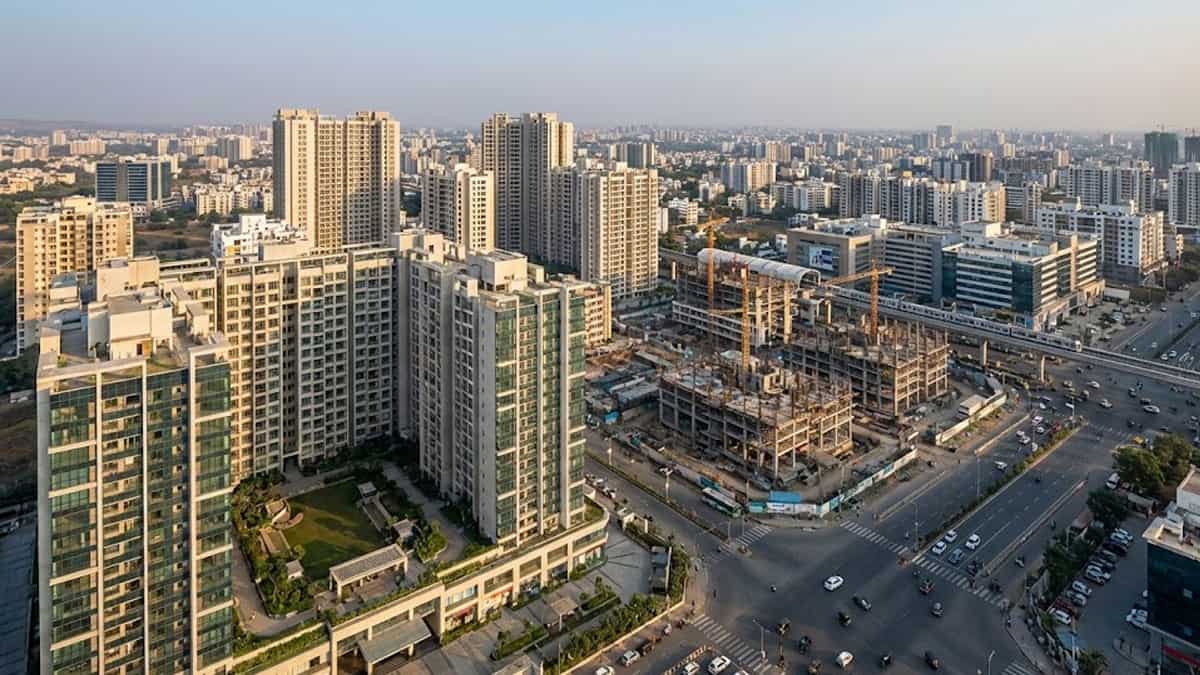 इन इलाकों में मिड सेगमेंट और हाई एंड घर