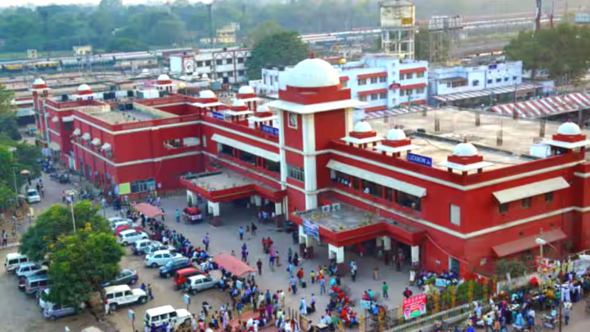 लखनऊ: चारबाग रेलवे स्टेशन पर आतंकी साजिश नाकाम, UP ATS ने दबोचे 4 संदिग्ध, पाकिस्तानी हैंडलर के इशारे पर कर रहे थे काम