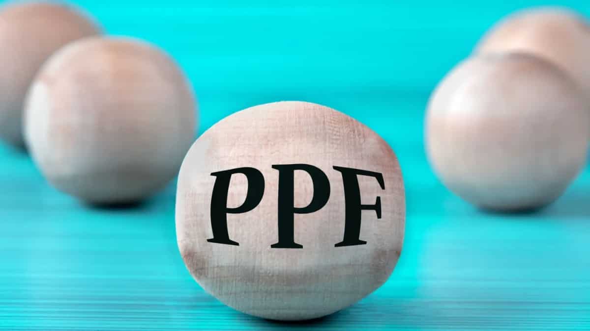 PPF Calculation: ₹1.5 लाख डालकर कैसे पीपीएफ में बन सकता है ₹1 करोड़ का फंड? एक्सटेंशन के नियम और पैसा निकालने का सही तरीका जानें