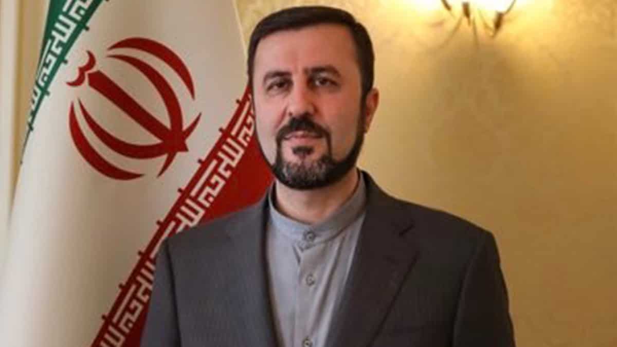 अमेरिका को ईरान की दो टूक: हमला किया तो मिलेगा 'पछतावा कराने वाला' जवाब! ट्रंप की धमकी को बताया युद्ध अपराध