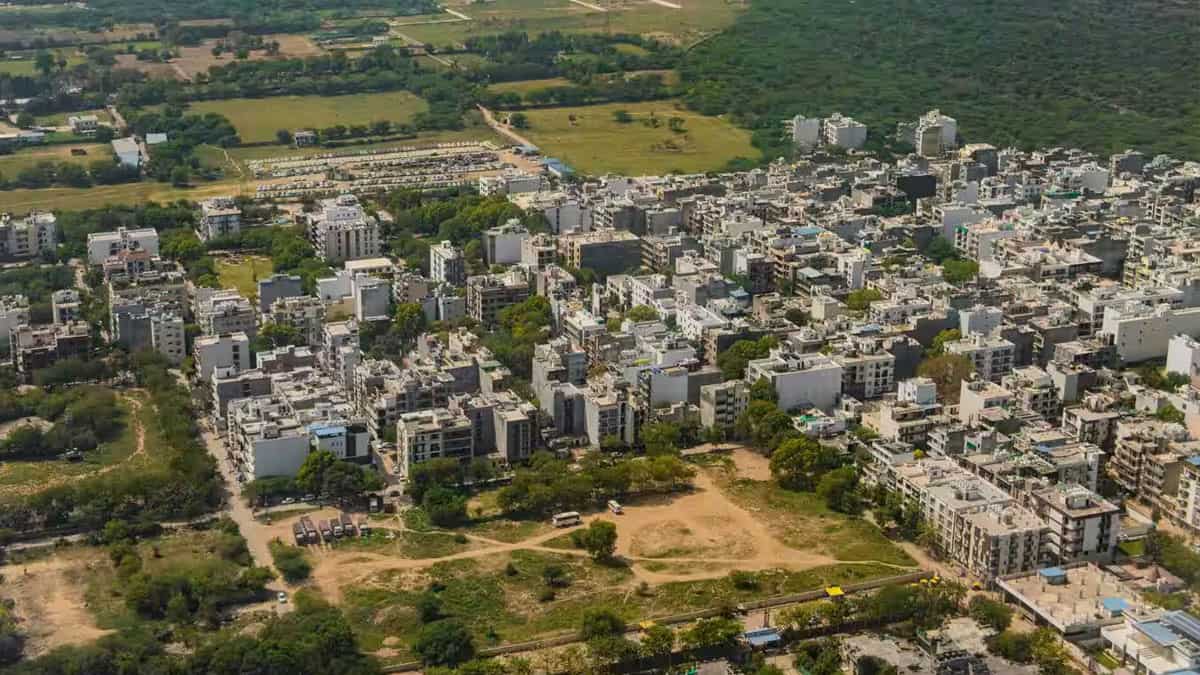 गुरुग्राम-नोएडा ने जब तोड़ा घर का सपना, तब NCR का ये इलाका बना मिडिल क्लास की उम्मीद, ₹7359/वर्ग फुट दाम