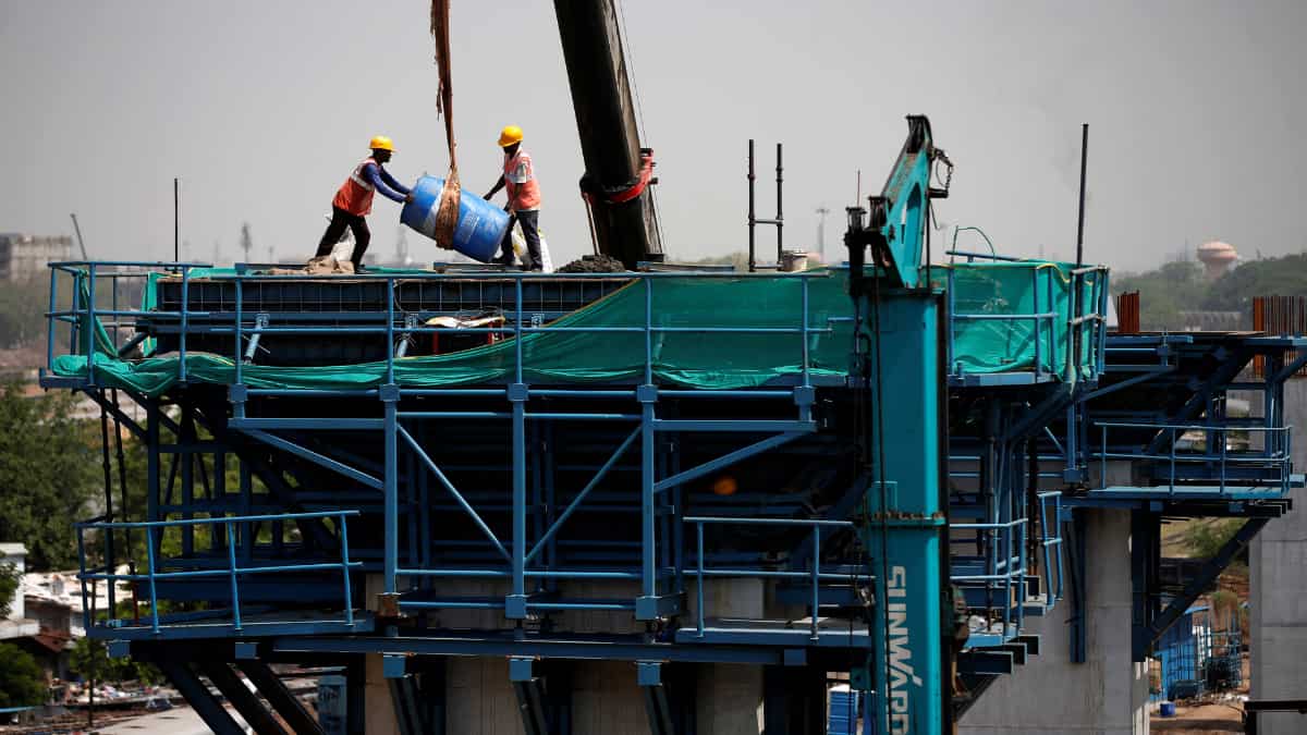 रिजर्व बैंक का GDP Growth पर बड़ा अपडेट: FY26 के लिए बढ़ाया अनुमान, लेकिन FY27 में घट सकती है ग्रोथ