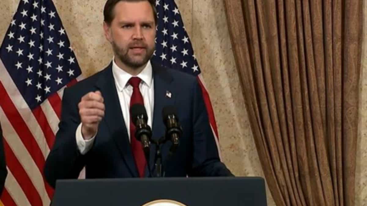 US-Iran Talk: 21 घंटे की बातचीत बेनतीजा! ईरान से डेडलॉक के बाद अमेरिका लौटे वेंस
