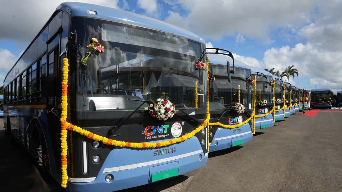 इस EV कंपनी ने एक्सपोर्ट की 100 इलेक्ट्रिक बस, मॉरीशस में क्लीन मोबिलिटी को बढ़ावा