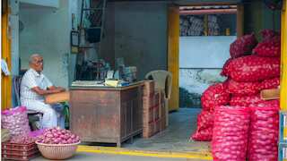 38 महीनों की ऊंचाई पर पहुंची थोक महंगाई, 2.13% से बढ़कर 3.88%; जानें कौन सी चीजें हुईं सबसे ज्यादा महंगी