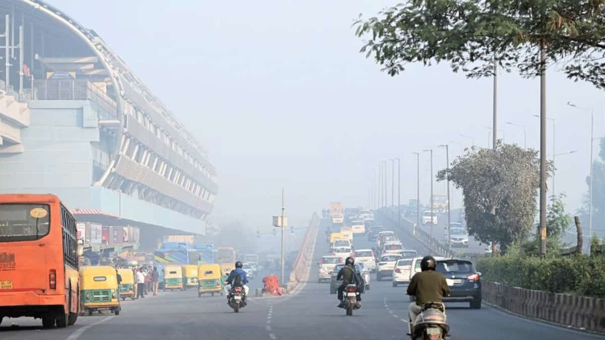 दिल्ली-NCR में बढ़ा प्रदूषण: तत्काल प्रभाव से GRAP-1 लागू, इन कामों पर होगी सख्ती, बाहर निकलने से पहले जान लें नए नियम