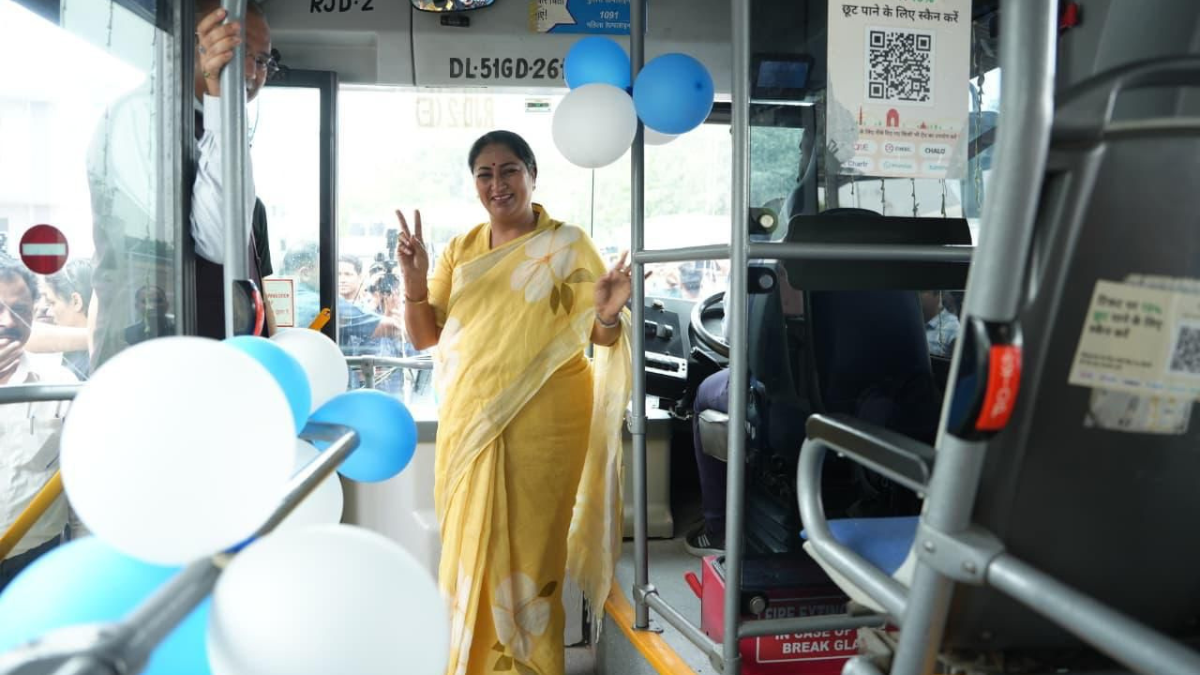 दिल्ली की सड़कों पर उतरीं 200 नई इलेक्ट्रिक बसें, 7000 का टारगेट