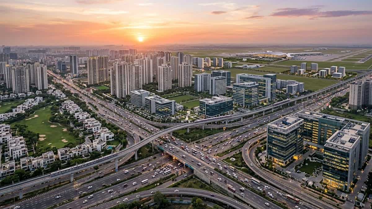 नोएडा के 50 साल: दिल्ली की भीड़ कम करने के लिए बसाया था शहर, आज NRI-CEOs की बना पसंद, 1400% बढ़ी इनकम