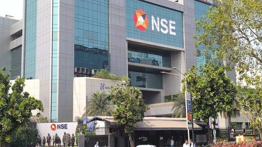 Stock Markets Highlights: 3 दिनों की तेजी पर लगा ब्रेक, सेंसेक्स 700 अंक तो निफ्टी 200 अंक गिरकर बंद; IT Stocks में भारी बिकवाली ने दिया झटका