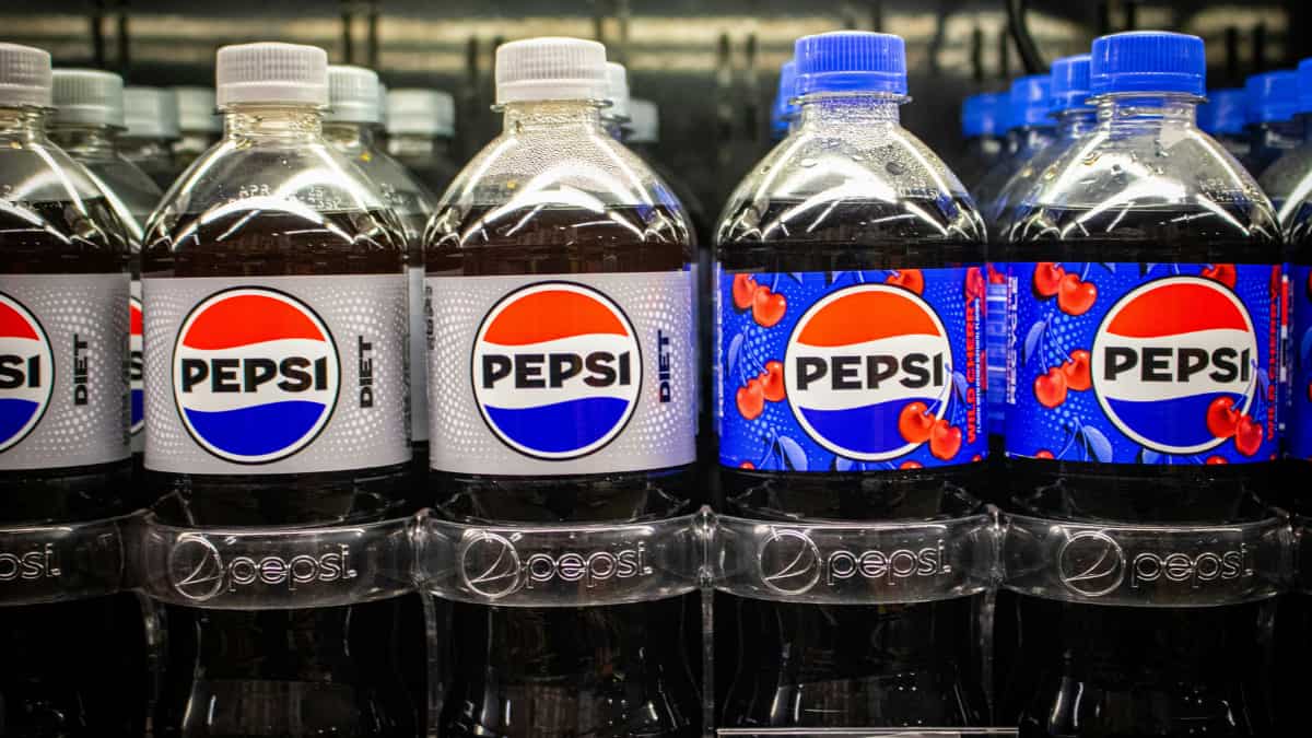 Varun Beverages: तिमाही नतीजे पेश करते ही स्टॉक 3% उछला, निवेशकों के लिए डिविडेंड का ऐलान, कैसे रहे रिजल्ट्स