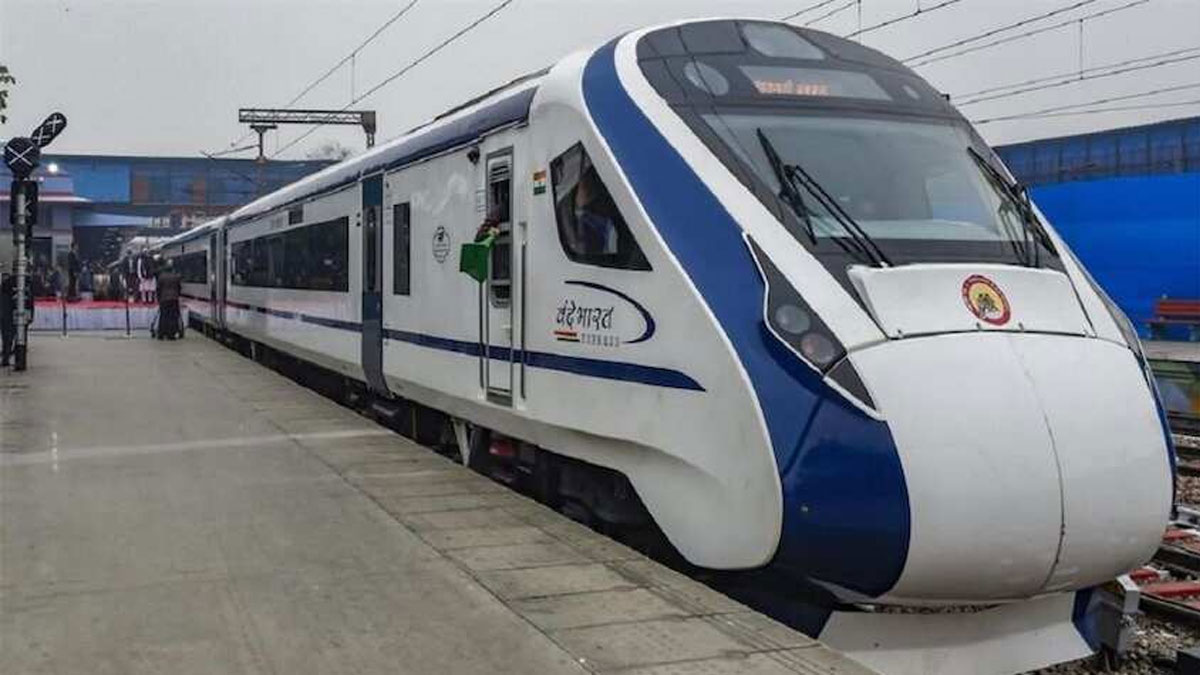 पुणे रेलवे स्टेशन पर टला बड़ा हादसा, पटरी से उतरी वंदे भारत एक्सप्रेस की बोगी, सभी यात्री सुरक्षित