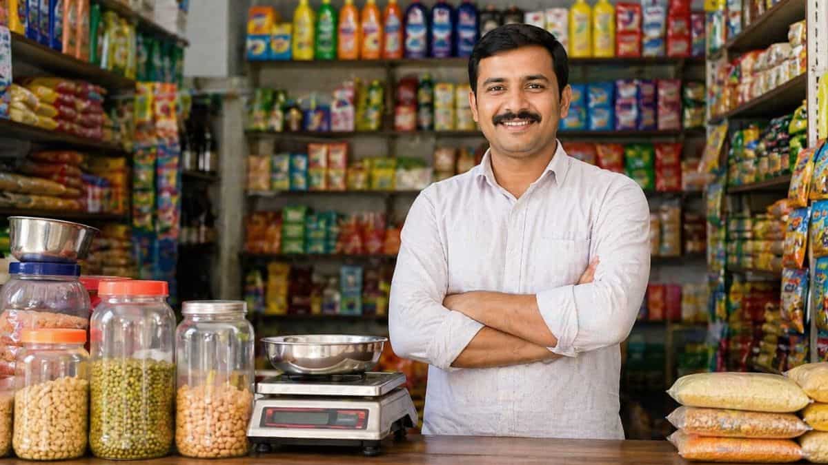 8वीं पास युवाओं के लिए सुनहरा मौका! बिना ब्याज ₹10 लाख तक का लोन दे रही सरकार, ऐसे उठाएं फायदा