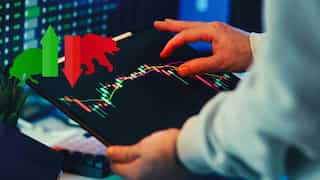 Stock Market Today: ईरान-ट्रंप तनाव से बाजार में बढ़ी टेंशन, क्रूड $110 के पार; ग्लोबल बिकवाली के बीच आज किन ट्रिगर्स पर रहेगी नजर