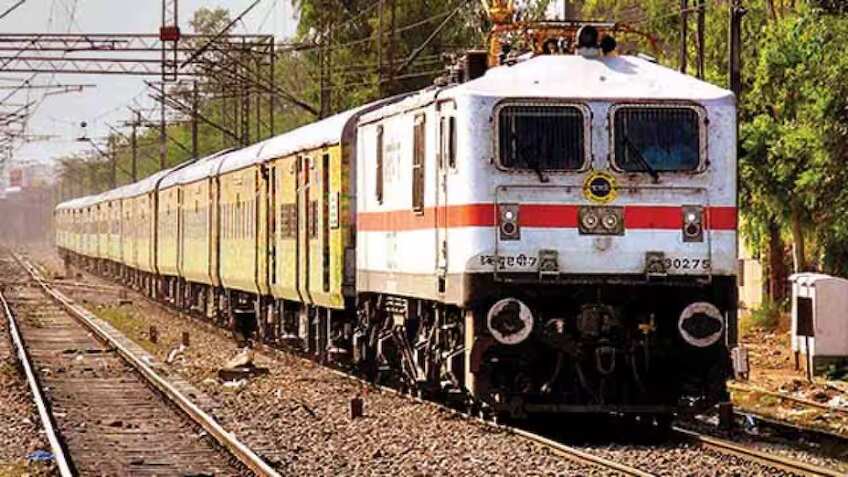 रेलवे सुरक्षा के लिए AI और ड्रोन की मदद, संदिग्ध गतिविधियों के लिए इस नंबर पर करें शिकायत