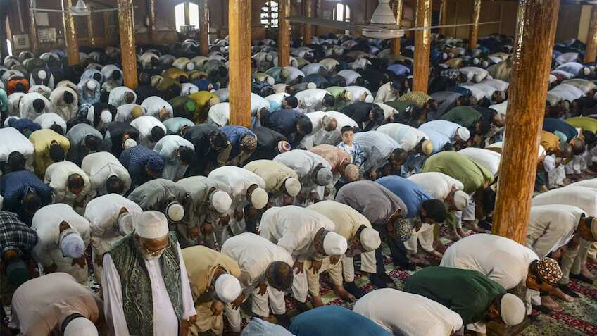 27 या फिर 28, कब है बकरीद की छुट्टी? सरकार ने दूर किया कन्फ्यूजन, स्टॉक मार्केट भी इस दिन रहेगा बंद