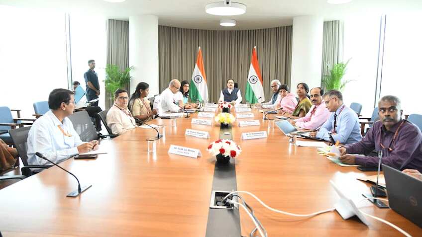 Ebola Virus Alert: दुनिया पर मंडराया एक और खतरनाक वायरस का खतरा! सरकार अलर्ट, जे.पी. नड्डा ने बुलाई रिव्यू मीटिंग