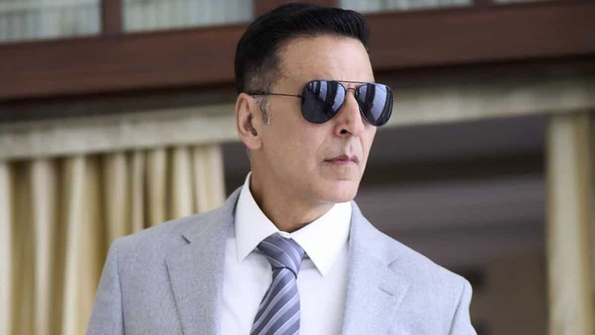दो कार पार्किंग शामिल