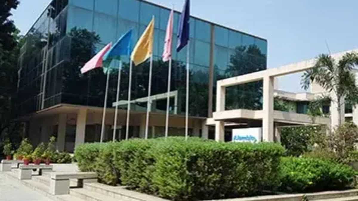 गुजरात की फार्मा कंपनी का बड़ा दांव! कनाडाई कंपनी में खरीदेगी 45% हिस्सेदारी, सोमवार को शेयर में हलचल तय