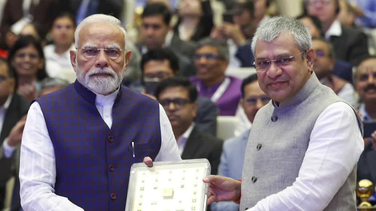 मोदी कैबिनेट का बड़ा फैसला: अहमदाबाद मेट्रो और अमरावती को मिली करोड़ों की सौगात, अश्विनी वैष्णव ने गिनाईं पीएम मोदी की बड़ी उपलब्धियां!