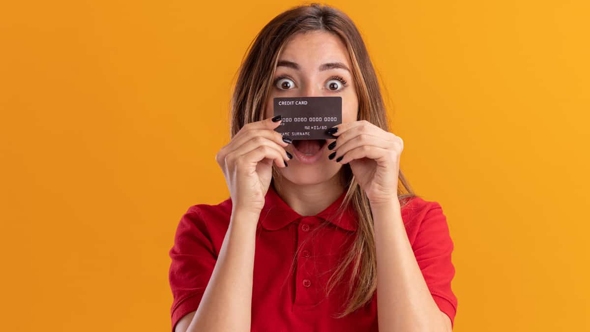 फ्यूल चार्ज से लेकर ब्याज के कैलकुलेशन तक! आज से इस बैंक ने बदल दिए Credit Card से जुड़े कई नियम