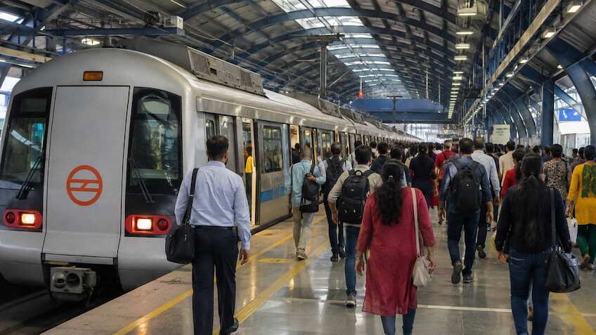 अब हर रोज 1 करोड़ लोग भर रहे Metro से उड़ान! 5 शहरों से निकलकर 26 शहरों तक पहुंची रफ्तार, भारत बना दुनिया का तीसरा सबसे बड़ा मेट्रो हब