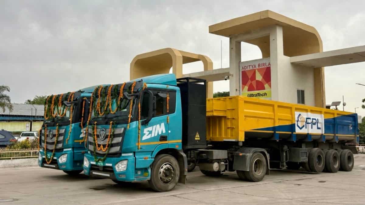 UltraTech का बड़ा कदम, तैनात किए 45 इलेक्ट्रिक हैवी ड्यूटी ट्रक, EV से तय होगी लंबी दूरी 