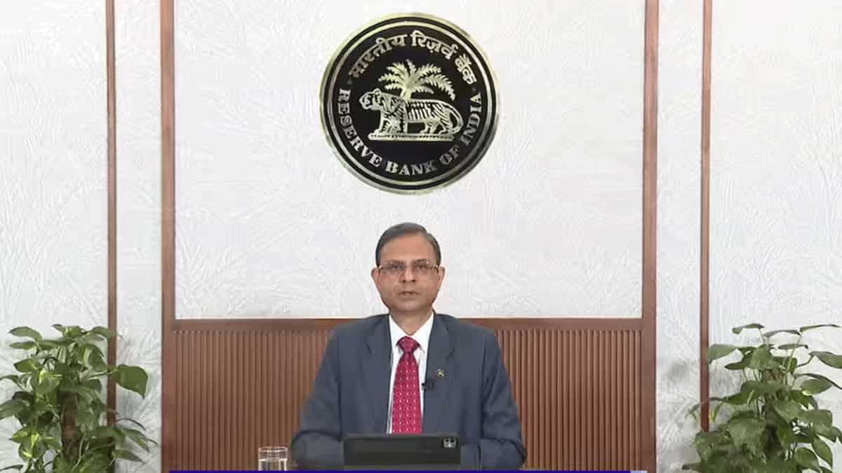 RBI ने NBFCs के लिए जारी किए नए नियम,  अब ₹1 लाख करोड़ से बड़े एसेट साइज वाली कंपनियां आएंगी 'अपर लेयर' में