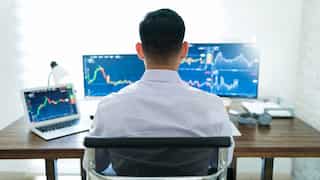 5 प्वाइंट्स में समझें मार्केट सुस्त क्यों, क्या Reliance, HDFC Bank जैसे दिग्गजों के नतीजे हिला पाएंगे बाजार?