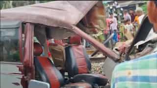बंगाल में बड़ा रेल हादसा: स्कूल वैन से टकराई पैसेंजर ट्रेन, 2 बच्चों समेत 3 की मौत