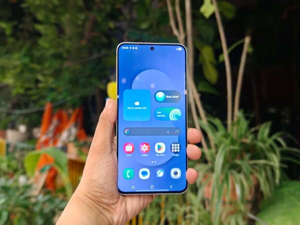 Samsung Galaxy S25 FE Review After month of use found out this flagship killer Should you buy it