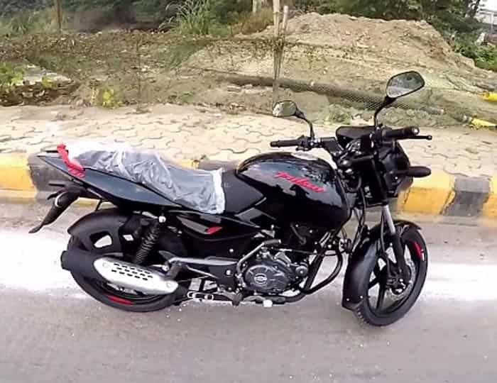 Bajaj Pulsar 150 Classic launched in India with new color variant