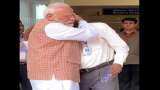 Chandrayaan-2 : ISRO President of K Dr. Sivan became emotional, whom the Prime Minister narendramodi Hugged and comforted