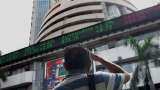 SBI, TCS, Tech mahindra, yes bank  share price; Sensex falls 390 points, pares losses, Stock market today