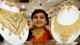 Gold price today 14 December 2020: Gold prices in delhi decrease by Rs 460 on Monday to Rs 48,371; silver latest news