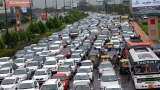 Traffic jams are caused by keeping the wrong distance between cars maths study finds