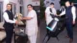 Ola Electric ceo Bhavish Aggarwal meets to Union Minister of Road Transport Nitin Gadkari 