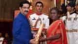 President Draupadi Murmu honored Aditya Birla Group Chairman Kumar Mangalam Birla with Padma Bhushan