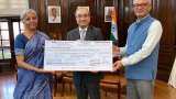 SBI gave record 5740 crore dividend cheque to nirmala Sitharaman for FY2023