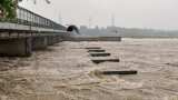 Yamuna level can break 45 years old record boom in Yamuna in Delhi flood 45 boats 16-control room