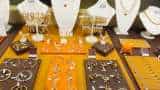 BIS hallmark standard bureau raids big jewellers in delhi selling jewellery without hallmarking how to check hallmark sign