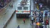 Tamil Nadu Rains 800 railway passenger stuck in trains Southern Railway cancelled many trains check latest update