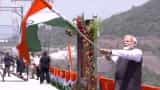 PM Modi ने तिरंगा लहराकर किया चिनाब रेल ब्रिज का उद्घाटन, श्रीनगर तक पहुंची वंदे भारत की रफ्तार PM Narendra Modi inaugurates Anji bridge waves Tiranga at Chenab bridge world highest railway arch bridge vande bharat to srinagar
