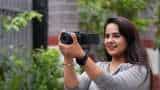 Canon EOS R50 V Review: Vloggers का नया 'सुपरस्टार'? want to buy camera for vlogging content here is canon eos r50 v review for creators check pros cons