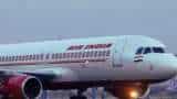 तेज बारिश के चलते मुंबई एयरपोर्ट के रनवे पर फिसला Air India का विमान, बाल-बाल बचा हादसा Air india Kochi to Mumbai flight skids off runway mumbai airport heavy rain accident averted