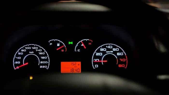 five car under 5 lakh rupees budget check Tata Tiago Ignis Santro Celerio Kwid check details