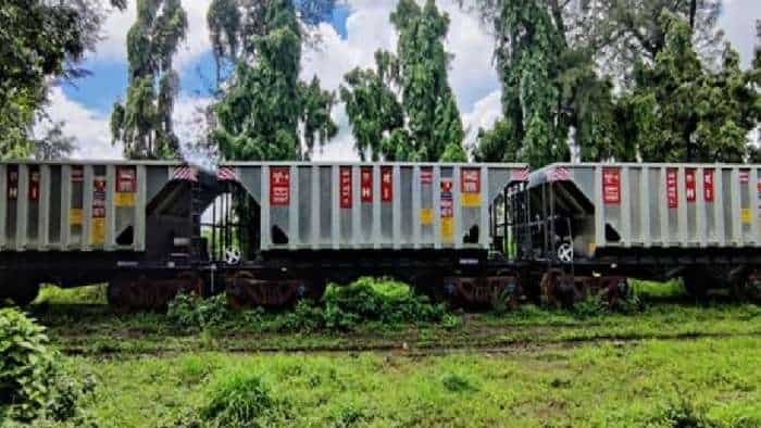 Railway Minister ashwini vaishnaw flagged off indias first aluminum freight rake know what is its specialty