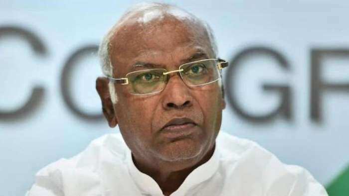 Congress President Election Results Mallikarjun Kharge wins with 7897 votes shashi tharoor sonia gandhi rahul gandhi latest news