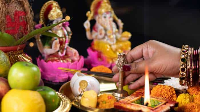 lakshmi pujan muhurat deepawali auspicious time of lakshmi pujan