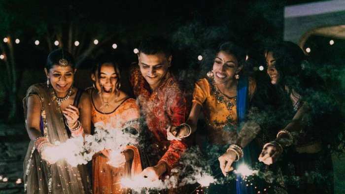 Diwali 2022: How to click good pictures with your phone on diwali night tips for clicking fireworks