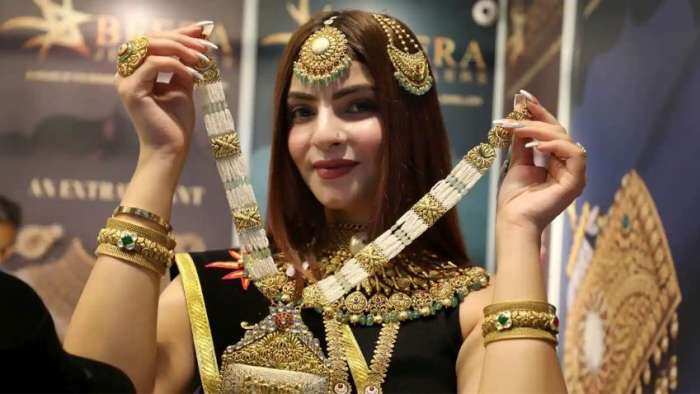 Gold rate today gold price fall by 196 rupees silver dips by RS 724 today